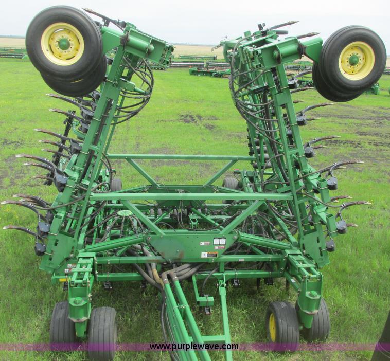 image for item A8691 2003 John Deere 1820 flex air hoe drill with 1910 air cart