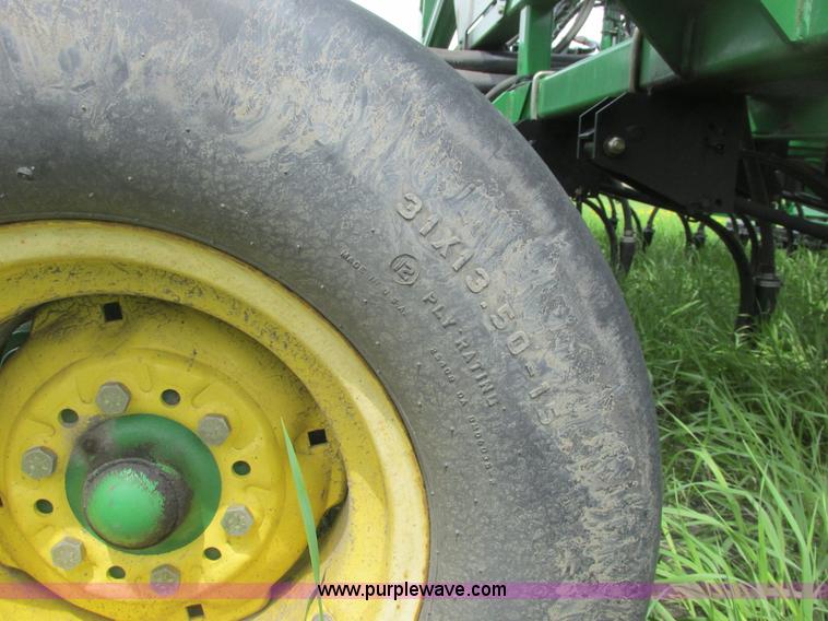 image for item A8691 2003 John Deere 1820 flex air hoe drill with 1910 air cart