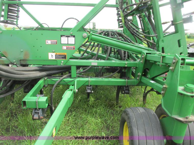 image for item A8691 2003 John Deere 1820 flex air hoe drill with 1910 air cart