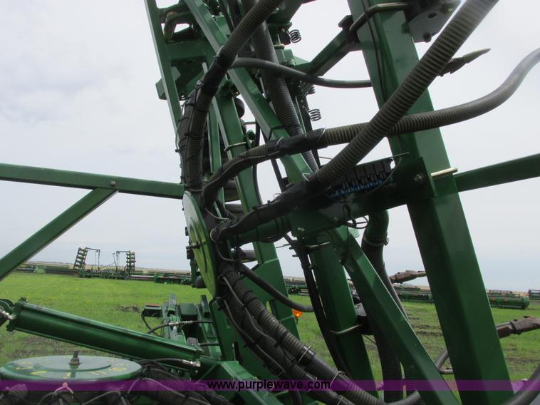 image for item A8691 2003 John Deere 1820 flex air hoe drill with 1910 air cart