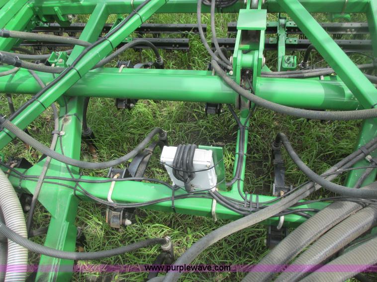 image for item A8691 2003 John Deere 1820 flex air hoe drill with 1910 air cart