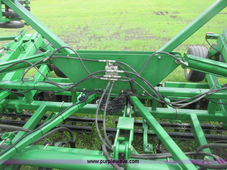 image for item A8691 2003 John Deere 1820 flex air hoe drill with 1910 air cart