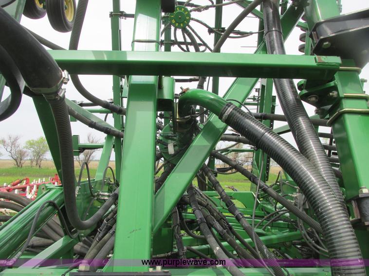 image for item A8691 2003 John Deere 1820 flex air hoe drill with 1910 air cart