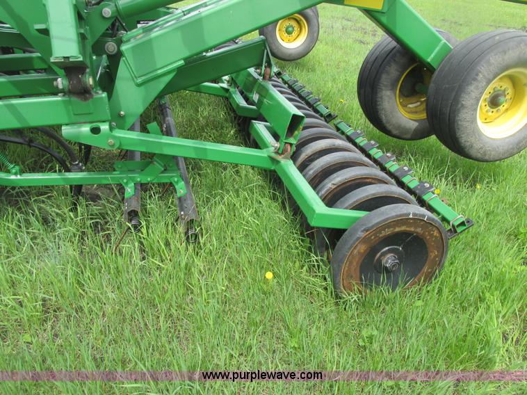image for item A8691 2003 John Deere 1820 flex air hoe drill with 1910 air cart