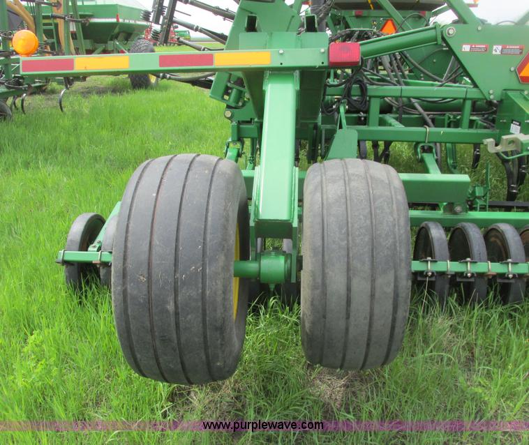 image for item A8691 2003 John Deere 1820 flex air hoe drill with 1910 air cart
