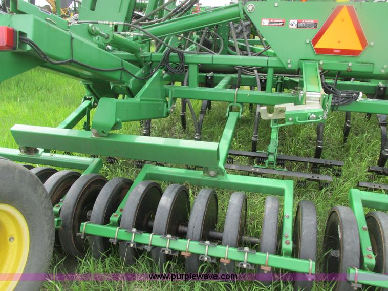 image for item A8691 2003 John Deere 1820 flex air hoe drill with 1910 air cart