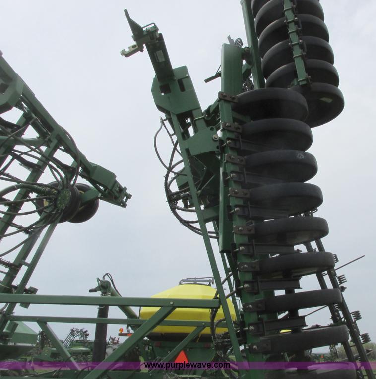 image for item A8691 2003 John Deere 1820 flex air hoe drill with 1910 air cart
