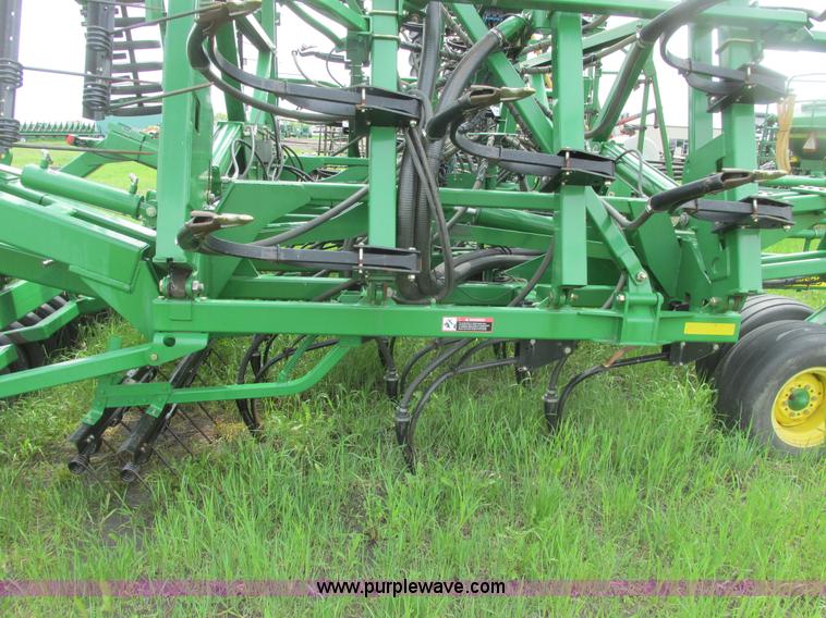 image for item A8691 2003 John Deere 1820 flex air hoe drill with 1910 air cart