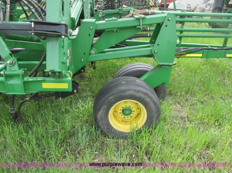 image for item A8691 2003 John Deere 1820 flex air hoe drill with 1910 air cart