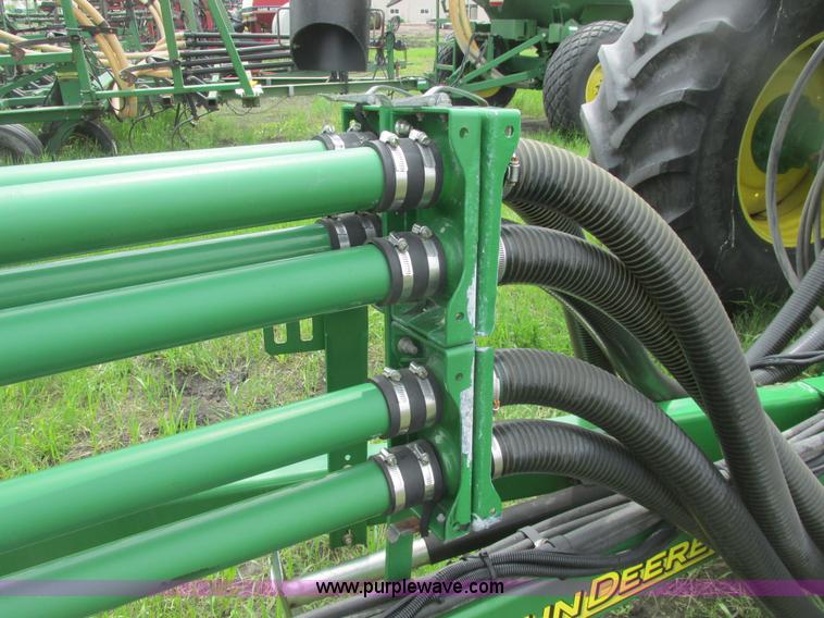 image for item A8691 2003 John Deere 1820 flex air hoe drill with 1910 air cart