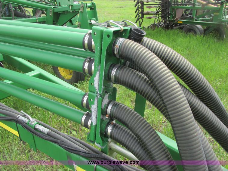 image for item A8691 2003 John Deere 1820 flex air hoe drill with 1910 air cart