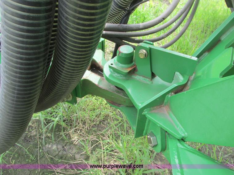 image for item A8691 2003 John Deere 1820 flex air hoe drill with 1910 air cart