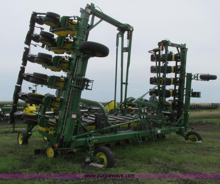 image for item A8693 2000 John Deere 7300 planter