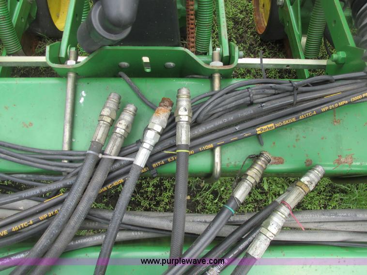 image for item A8693 2000 John Deere 7300 planter