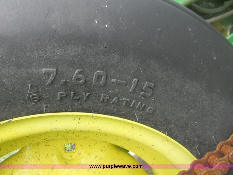 image for item A8693 2000 John Deere 7300 planter
