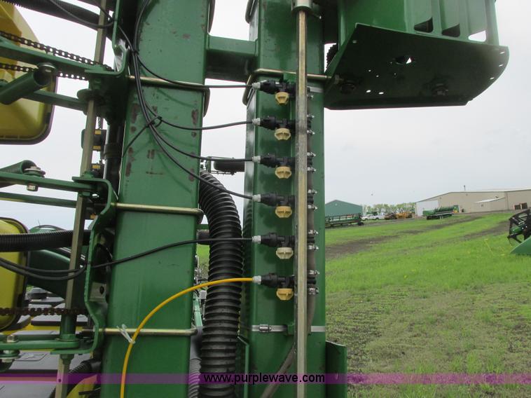 image for item A8693 2000 John Deere 7300 planter