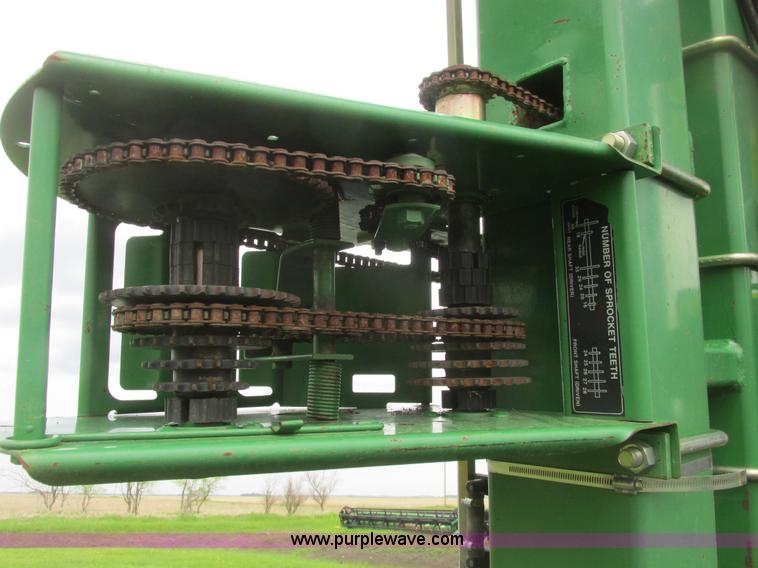 image for item A8693 2000 John Deere 7300 planter