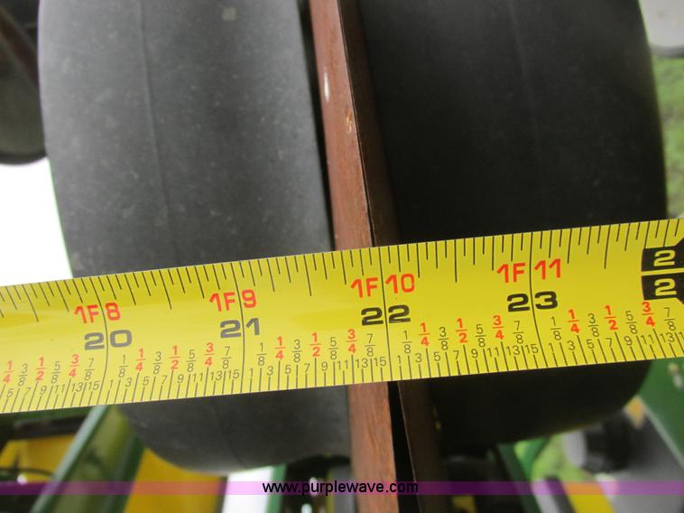 image for item A8693 2000 John Deere 7300 planter