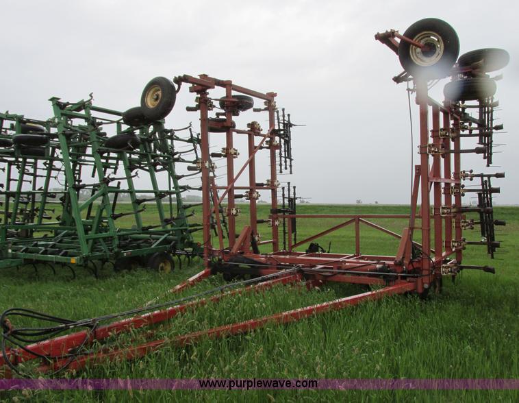 image for item A8700 1985 Wil-Rich chisel plow