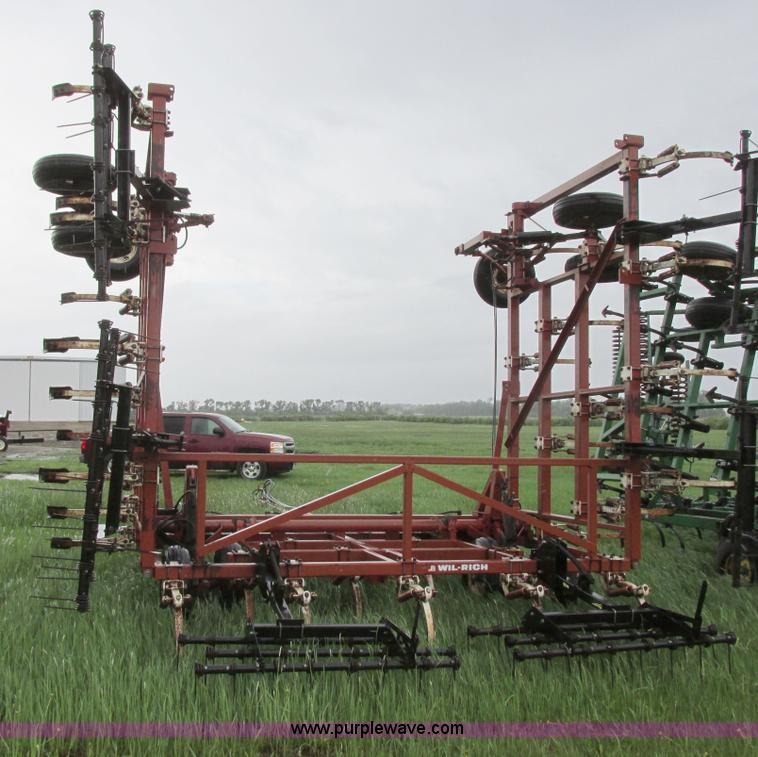 image for item A8700 1985 Wil-Rich chisel plow