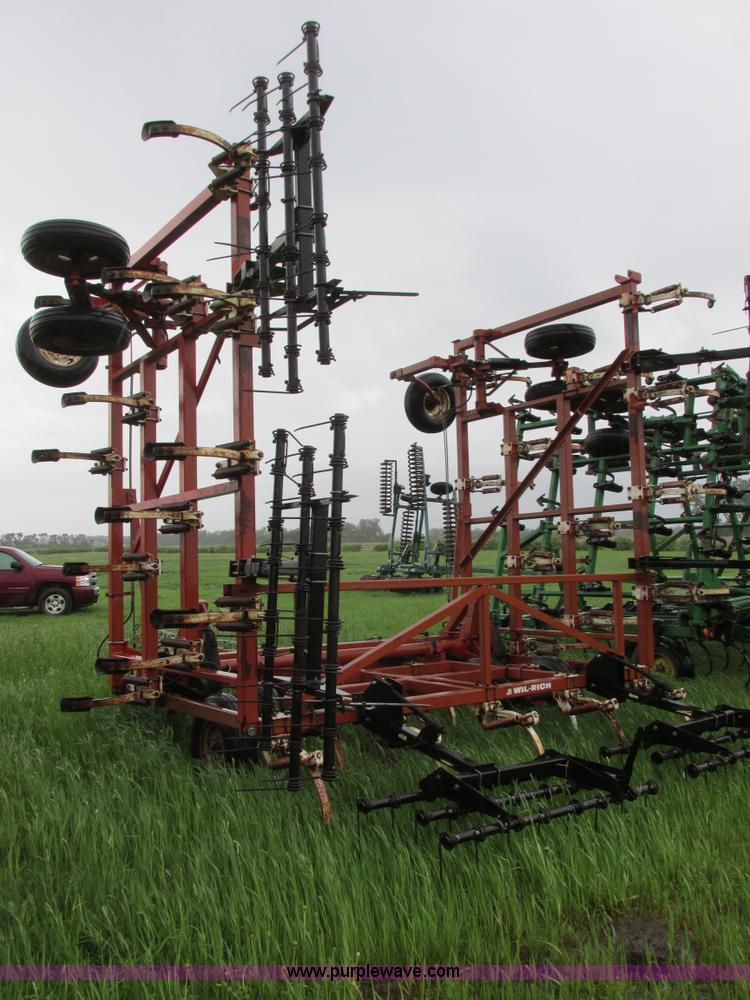 image for item A8700 1985 Wil-Rich chisel plow