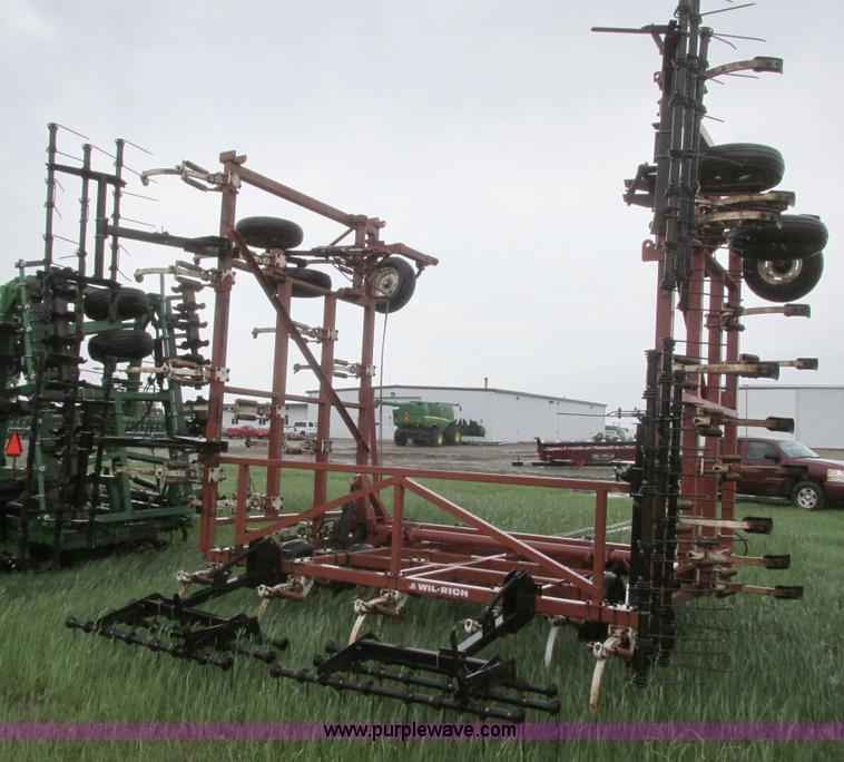 image for item A8700 1985 Wil-Rich chisel plow