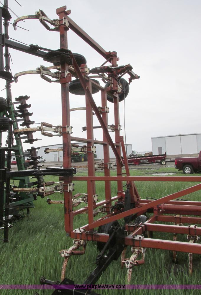 image for item A8700 1985 Wil-Rich chisel plow