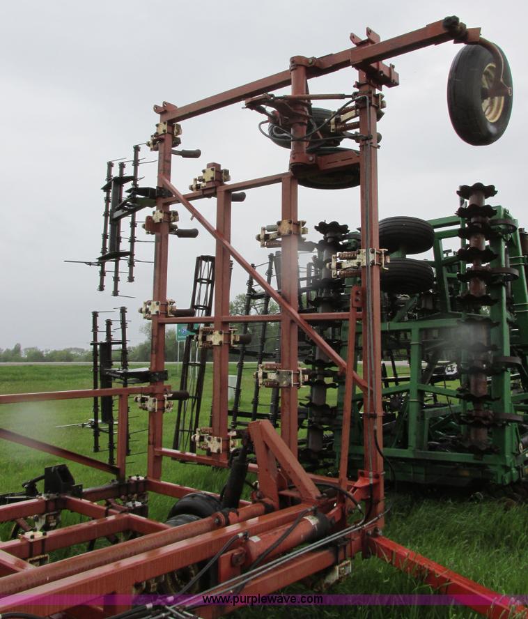 image for item A8700 1985 Wil-Rich chisel plow