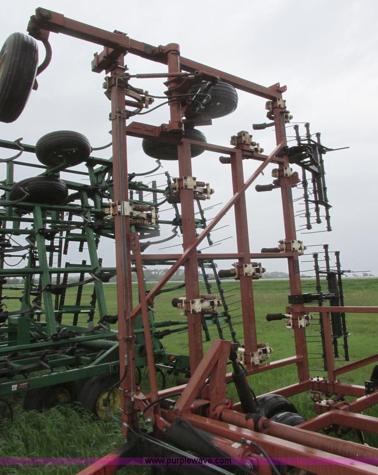 image for item A8700 1985 Wil-Rich chisel plow