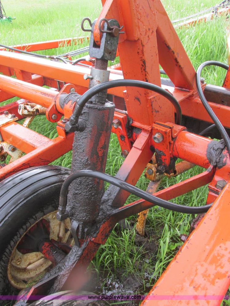 image for item A8700 1985 Wil-Rich chisel plow