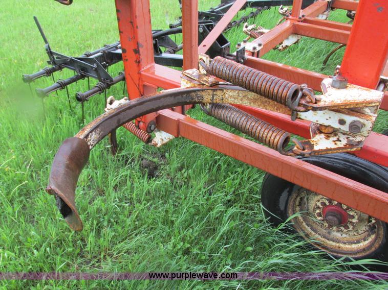 image for item A8700 1985 Wil-Rich chisel plow