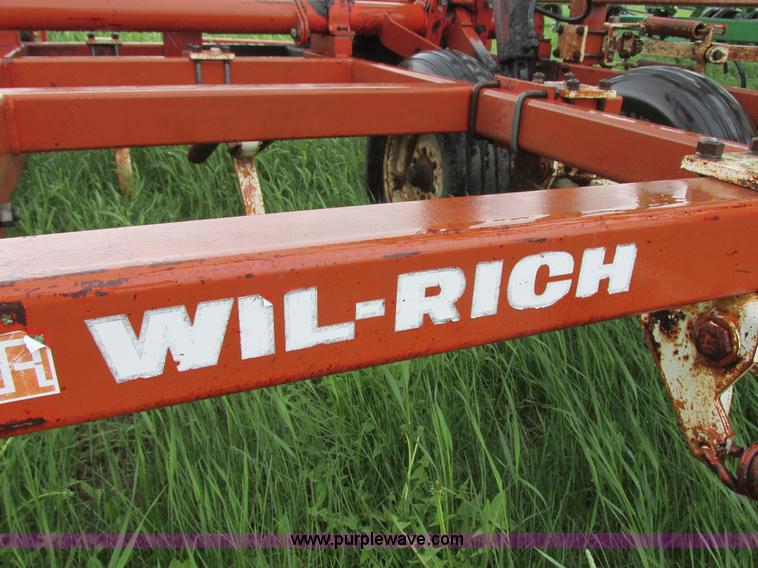 image for item A8700 1985 Wil-Rich chisel plow