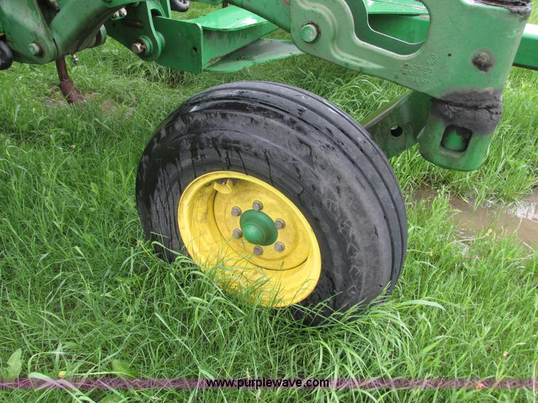 image for item A8703 2007 John Deere 2410 chisel plow
