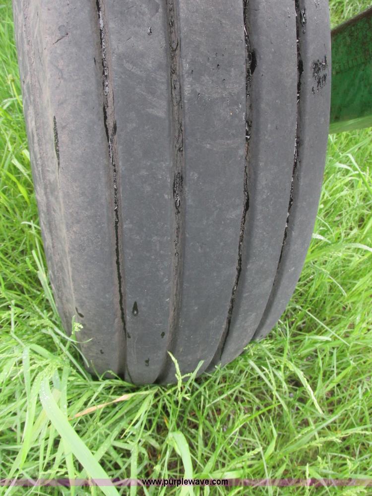 image for item A8703 2007 John Deere 2410 chisel plow