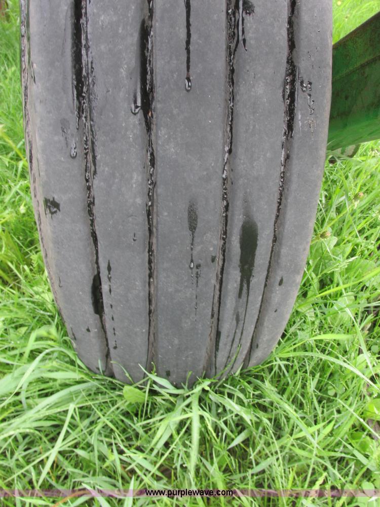 image for item A8703 2007 John Deere 2410 chisel plow