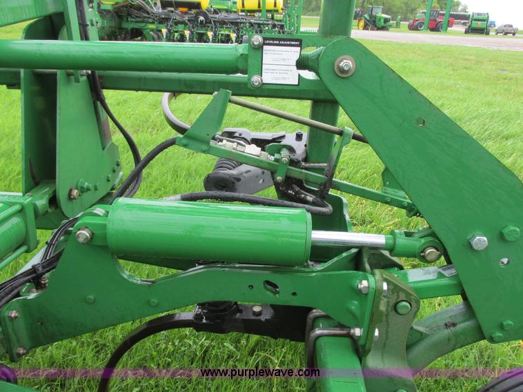 image for item A8703 2007 John Deere 2410 chisel plow