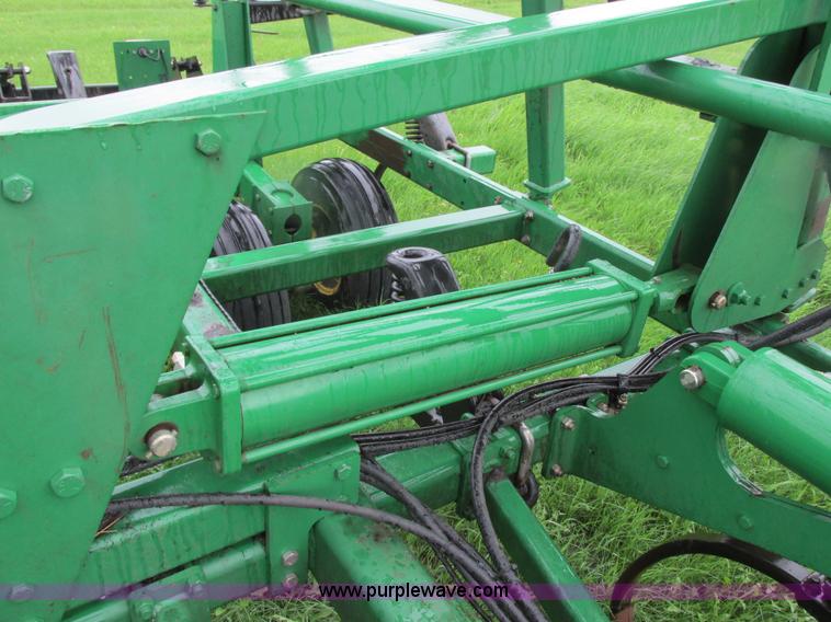 image for item A8703 2007 John Deere 2410 chisel plow