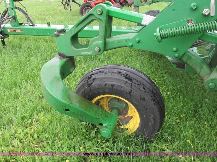 image for item A8703 2007 John Deere 2410 chisel plow
