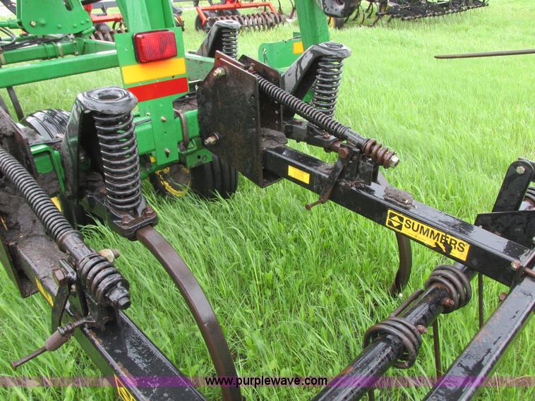 image for item A8703 2007 John Deere 2410 chisel plow