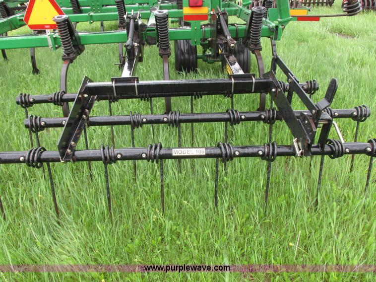 image for item A8703 2007 John Deere 2410 chisel plow