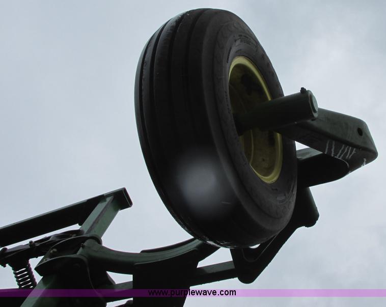 image for item A8703 2007 John Deere 2410 chisel plow