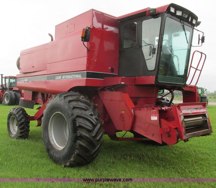 image for item A8706 1989 Case IH 1680 combine