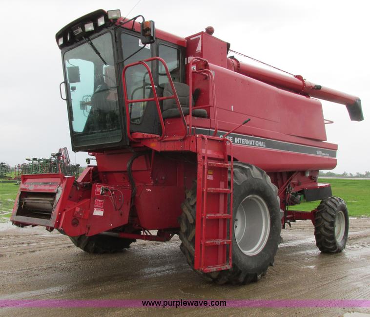 image for item A8706 1989 Case IH 1680 combine