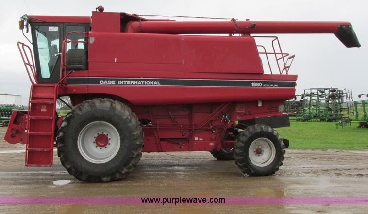 image for item A8706 1989 Case IH 1680 combine