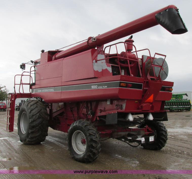 image for item A8706 1989 Case IH 1680 combine