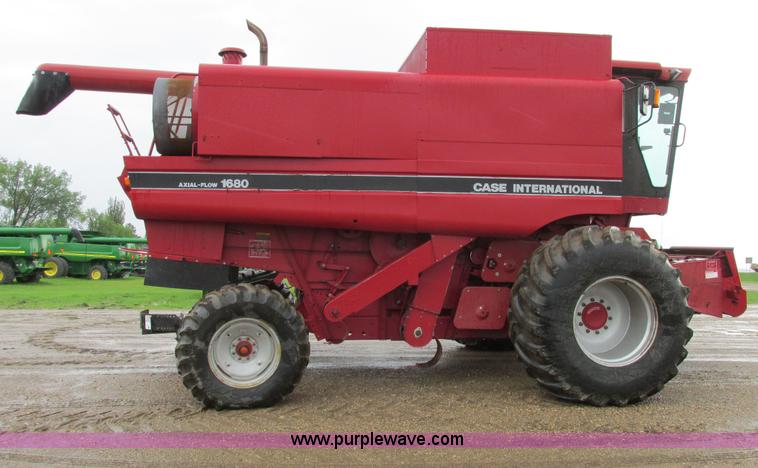 image for item A8706 1989 Case IH 1680 combine