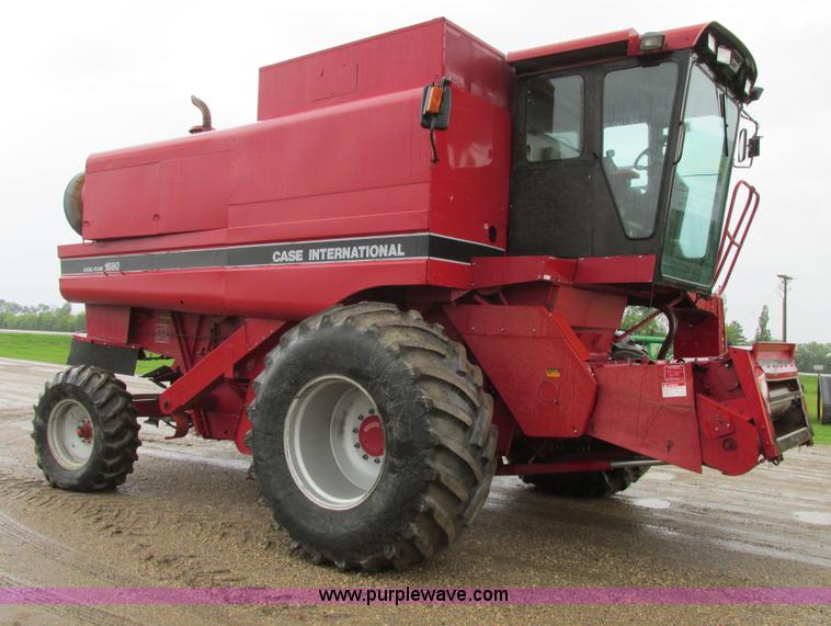 image for item A8706 1989 Case IH 1680 combine