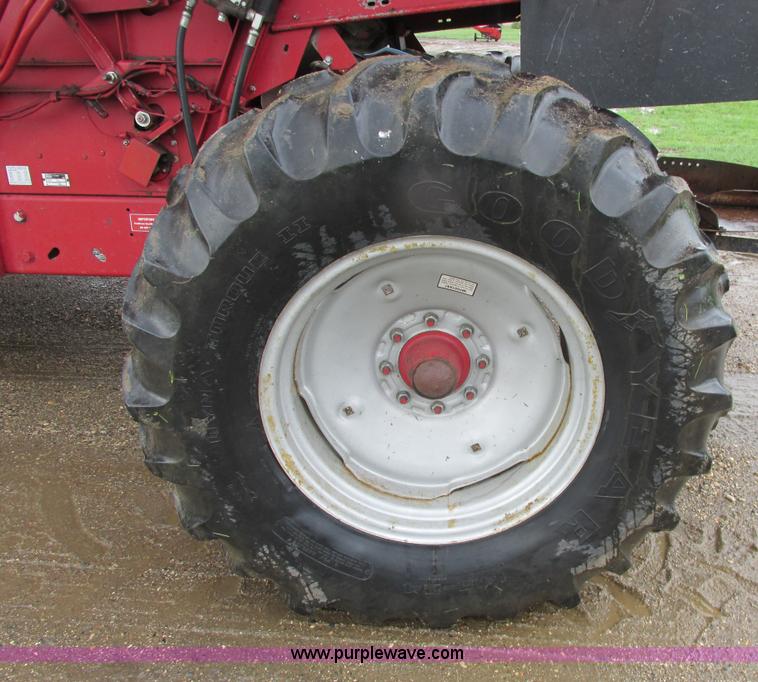 image for item A8706 1989 Case IH 1680 combine