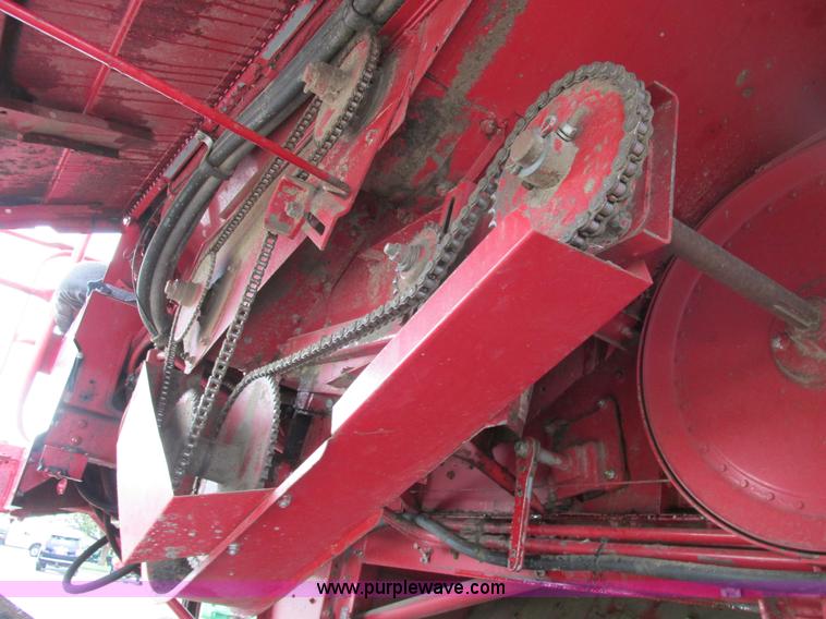 image for item A8706 1989 Case IH 1680 combine