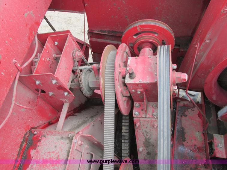 image for item A8706 1989 Case IH 1680 combine
